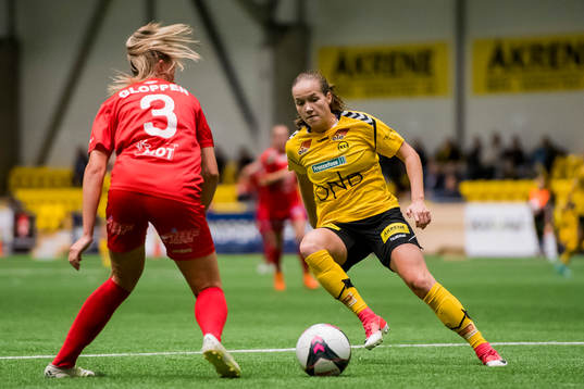 Helene Lokøy Gloppen of Arna-Bjørnar and Guro Reiten of