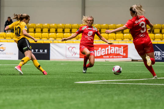 Guro Reiten of LSK kvinner scores 2-0