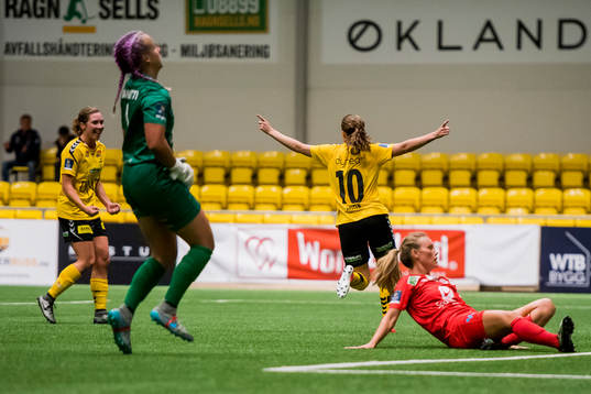 Guro Reiten of LSK kvinner celebrates