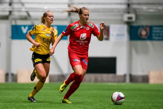 Ingrid Byrøygard Hansen of LSK kvinner and Elise Isolde