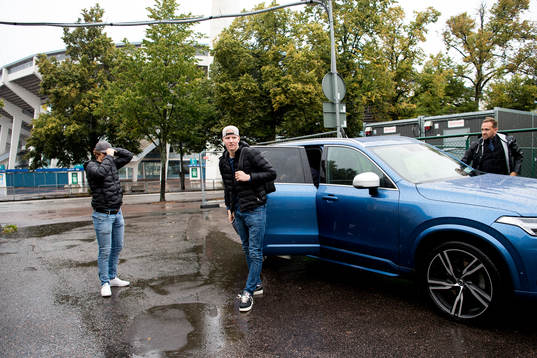 Rasmus Dahlin på väg till skolan (Katrinelundsgymnasiet)