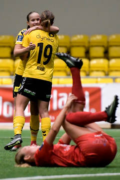 Guro Reiten of LSK kvinner celebrates with her teammates