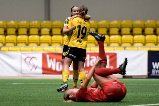 Guro Reiten of LSK kvinner celebrates with her teammates
