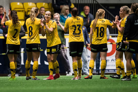 Guro Reiten of LSK kvinner celebrates with her teammates