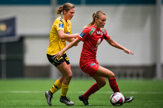 Marte Berget of LSK kvinner and Ingrid Østervold Stenevik
