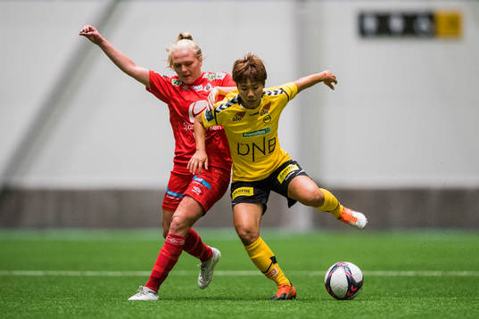 Karoline Heimvik Haugland and Ryoko Takara of LSK kvinner