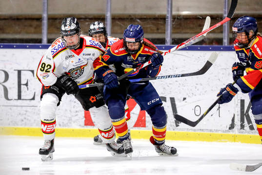Luleås Melinda Olsson och Djurgårdens Carrie Atkinson
