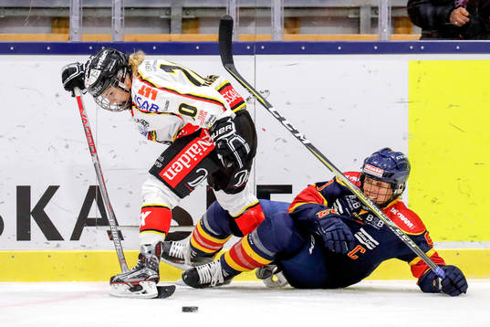 Luleås Christa Alanko och Djurgårdens Molly Engstrom