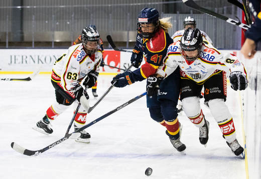 Djurgårdens Sofie Lundin utmanar Luleås Anja Stiefel och