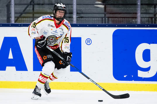 Luleås Elin Johansson med pucken