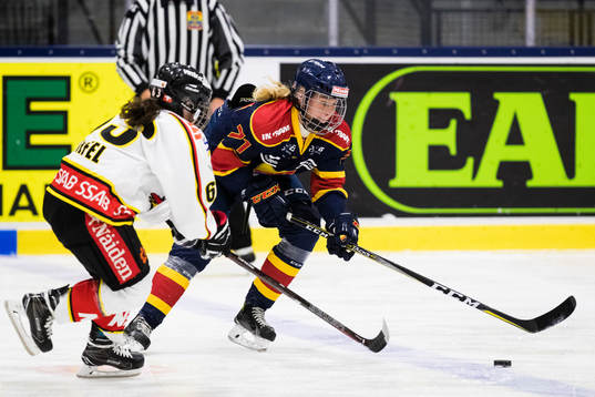 Luleås Anja Stiefel och Djurgårdens Hanna Hållander
