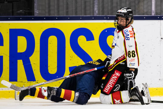 Djurgårdens Julia Johansson och Luleås Ronja Savolainen