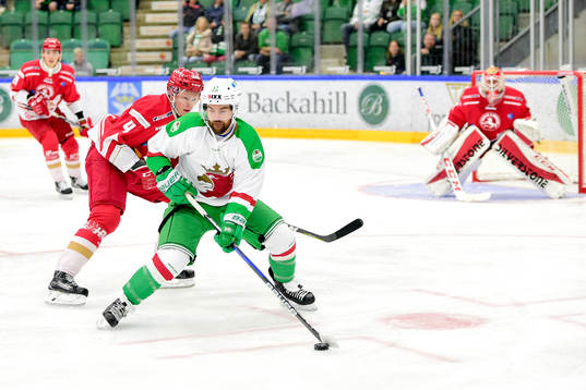 Rögles Jack Connolly och Trojas William Wennström