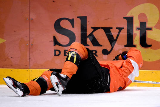 Karlskronas Filip Cruseman grinar illa