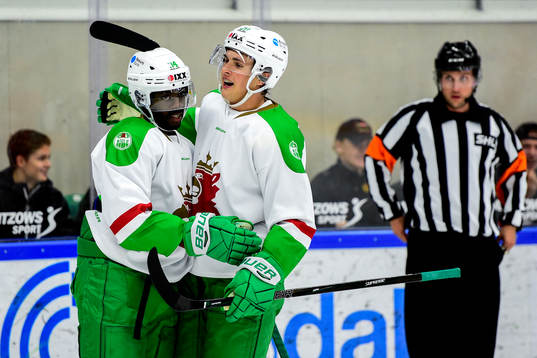 Rögles Edwin Hedberg och Mathias From jublar