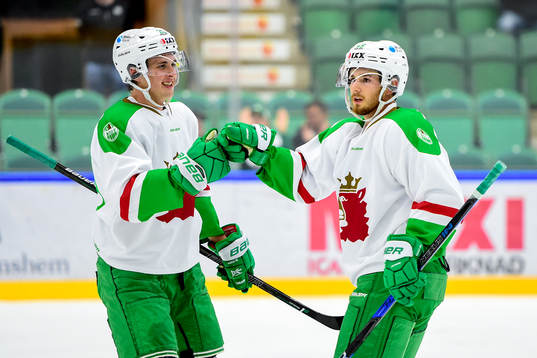 Rögles Sebastian Collberg och Mathias Fromunder jublar