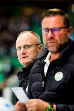 Rögles tränare Anders Eldebrink bakom assisterande