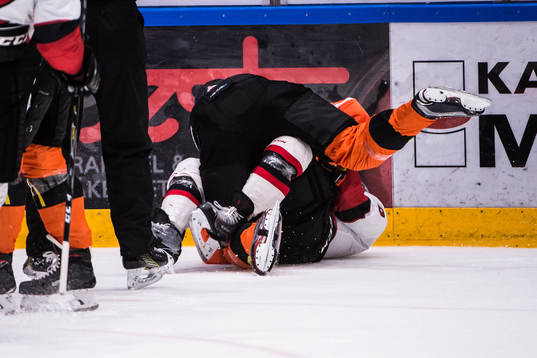Malmö Redhawks Frederik Storm och Karlskronas Henrik
