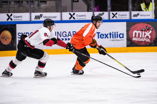 Malmö Redhawks Max Görtz och Karlskronas Konstantin