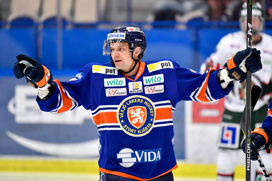 Växjös Janne Pesonen jublar