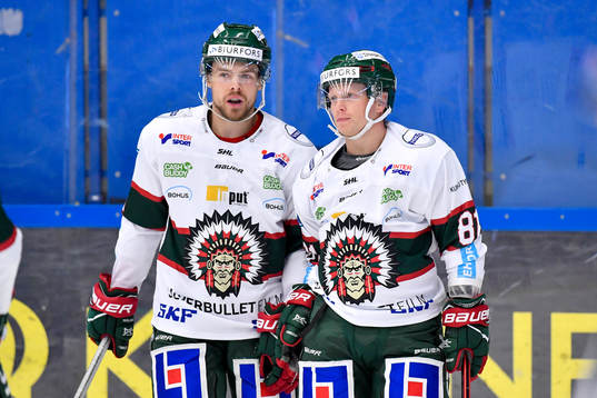 Frölundas Mats Rosseli Olsen och Ryan Lasch jublar