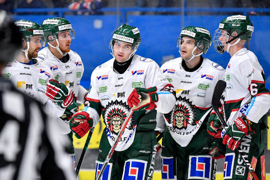 Frölundas Pontus Widerström jublar med lagkamrater