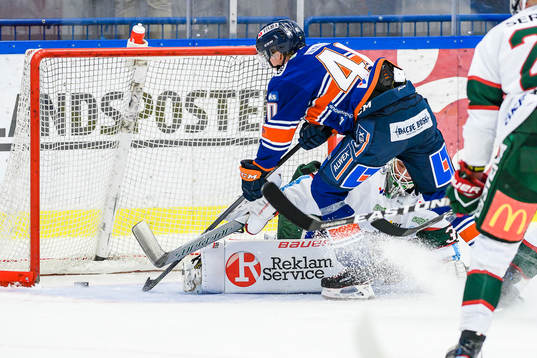 Växjös Elias Pettersson gör mål 2-1 bakom Frölundas