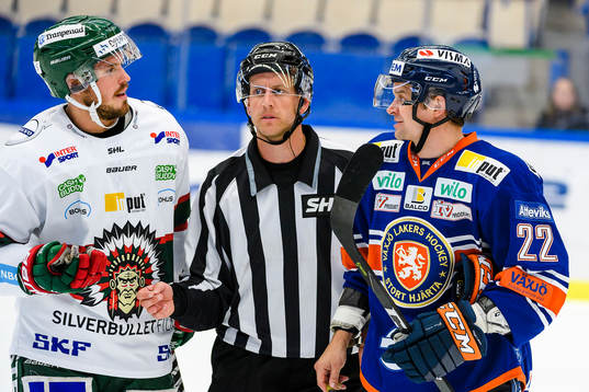 Irriterat mellan Frölundas Sebastian Stålberg och