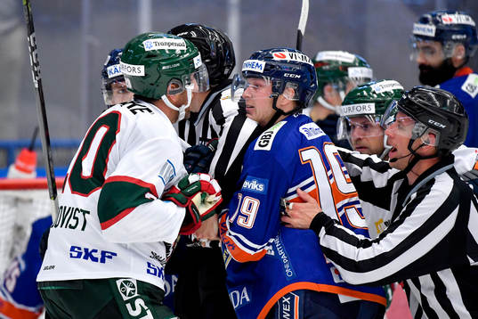 Frölundas Joel Lundqvist och Växjös Tuomas Kiiskinen i