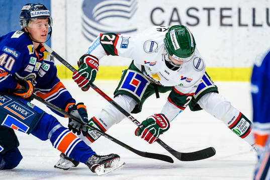 Tek mellan Växjös Elias Pettersson och Frölundas
