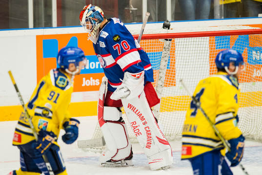 Goalkeeper Stefen Søberg of Vålerenga look dejected