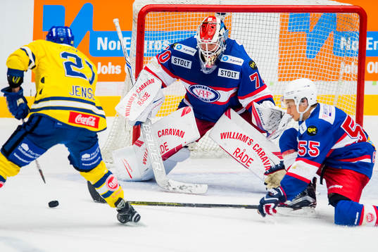 Joakim Jensen of Storhamar, goalkeeper Stefen Søberg and