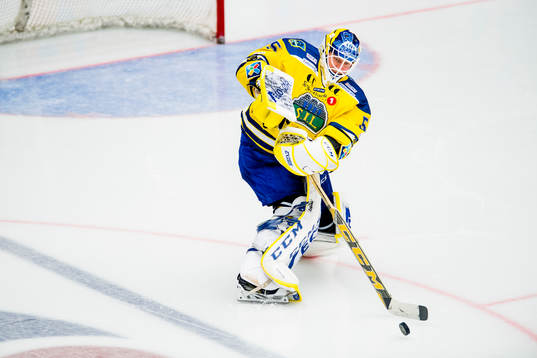 Goalkeeper Oskar Östlund of Storhamar