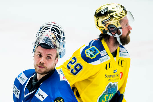 Goalkeeper Stefen Søberg of Vålerenga and Robin