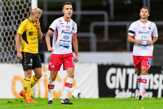 Bläddra bland fler bilder av Fotboll, Div 2 Västra Götaland, Halmia - Dalstorp