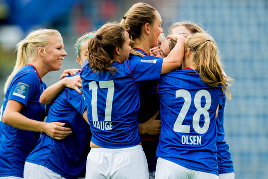 Stephanie Ann Verdoia of Vålerenga celebrates