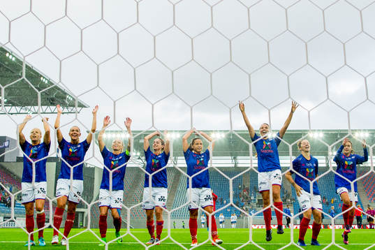 Bläddra bland fler bilder av Football, Toppserien, Vålerenga - Kolbotn