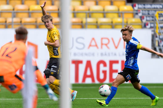Elfsborgs Hugo Svensson och Halmstads Victor Strandahl