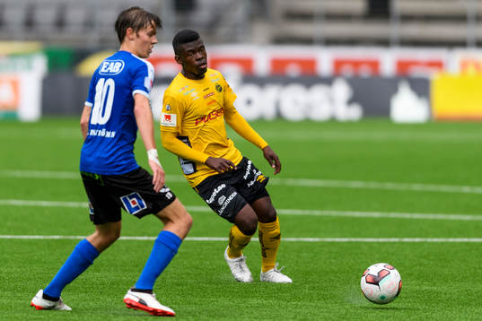 Elfsborgs Chris Makindu och Halmstads Taylor Silverholt
