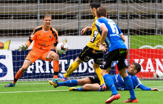 Halmstads målvakt Simon Andersson