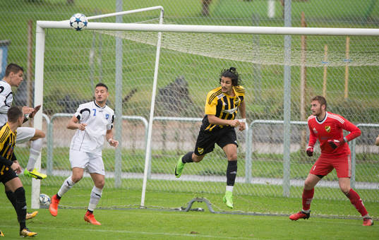 IFK Hässleholms Ameer Naseer i matchen i division 2 mellan