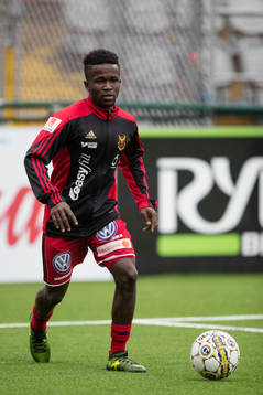 Östersunds Frank Arhin  värmer upp