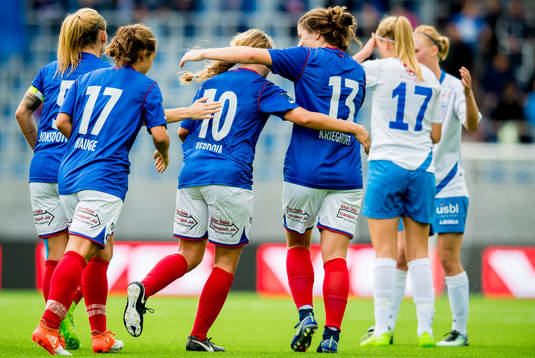 Stephanie Ann Verdoia of Vålerenga celebrates with Elise