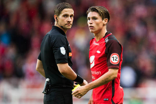 Espen Eskås, referee, and Kasper Skaanes of Brann