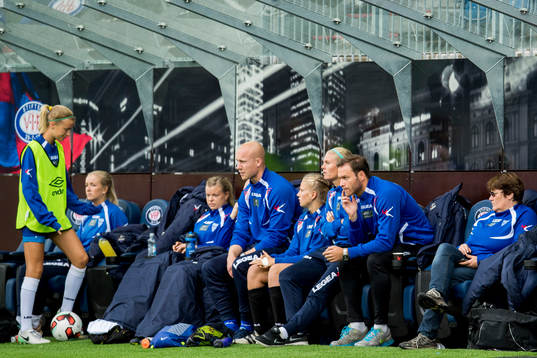 Players and coaches at the Kolbotn bench look