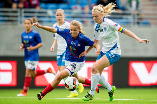 Anne Lise Olsen of Vålerenga and Ina Gausdal of Kolbotn