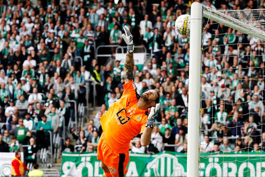 s Kristoffer Olsson (ej i bild) gör 1-1-målet på