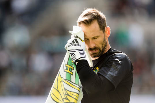 Hammarbys målvakt Johan Wiland deppar