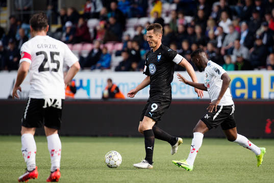 Malmö FFs Markus Rosenberg och Örebros Maic Sema