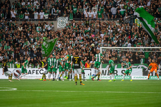 s Kristoffer Olsson gör 1-1 på frispark